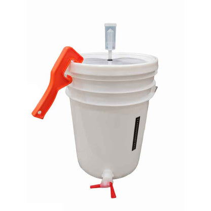 Fermentador balde blanco, incluye llave de salida, tapa, airlock, termometro Sticker y llave Abre Balde, El Cervecero - Chile
